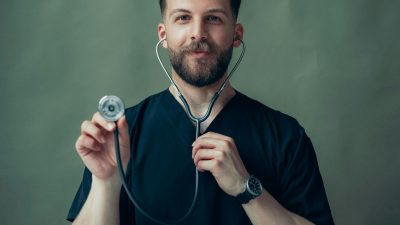 Inglés conversacional orientado a personas del área de la salud